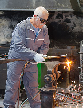 How Aluminium Fabricators Use Laser Cutting To Achieve Millimeter-Perfect Accuracy